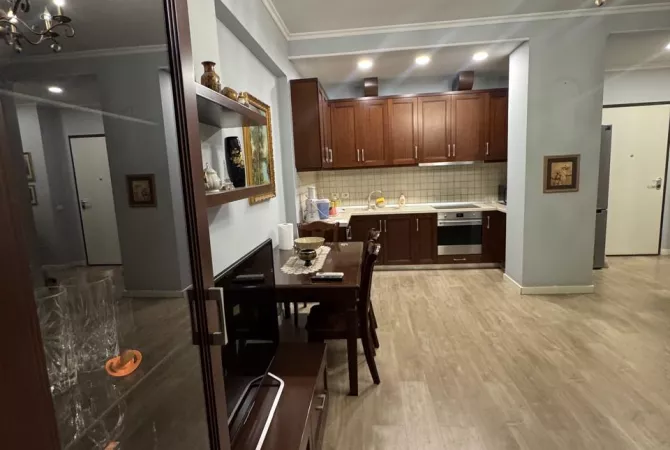 Shtepi me qera 2+1 ne Tirane - 650 Euro