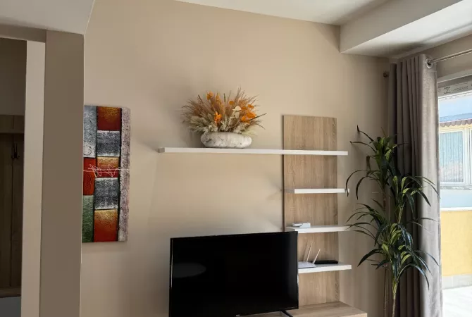 Shtepi me qera 2+1 ne Tirane - 60,000 Leke
