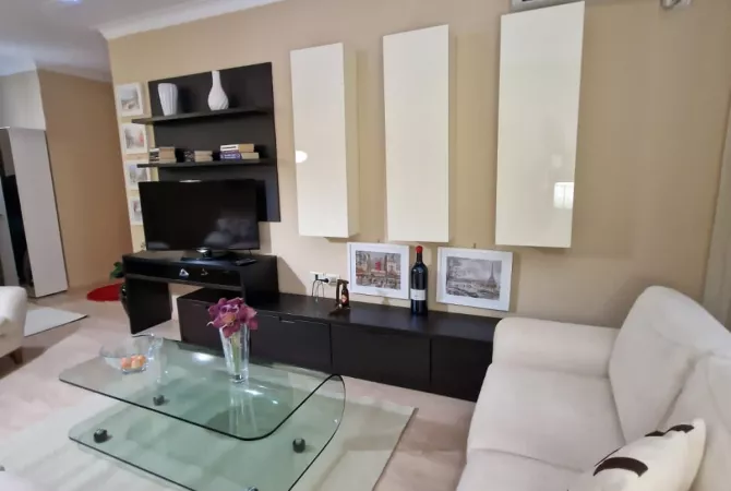 Shtepi me qera 1+1 ne Tirane - 800 Euro