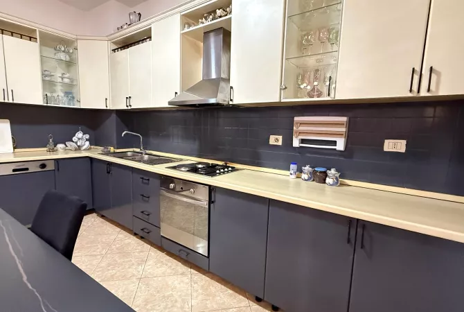 Shtepi me qera 2+1 ne Tirane - 750 Euro