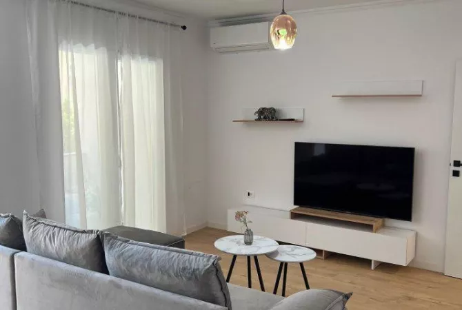 Shtepi me qera 2+1 ne Tirane - 950 Euro