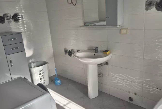 Shtepi me qera 1+1 ne Tirane - 45,000 Leke
