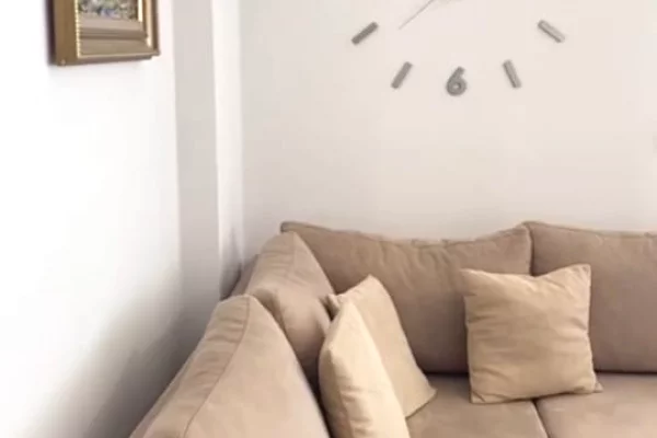 Shtepi me qera 2+1 ne Tirane - 60,000 Leke