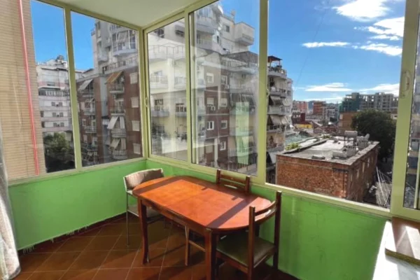 Shtepi me qera Apartament ne Tirane, 2+1, Mobilimi E mobiluar, Pagesa 800  Euro.