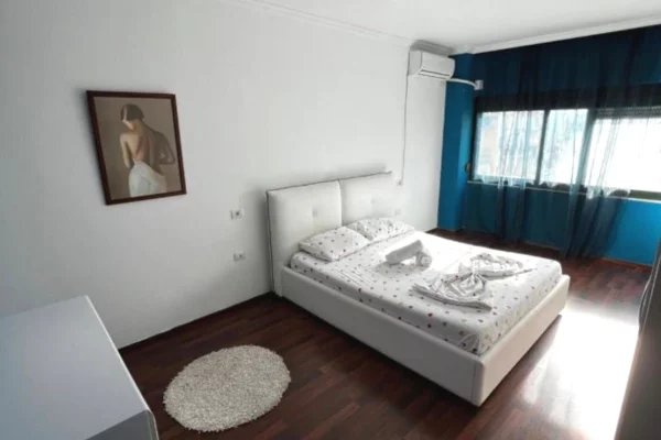 Shtepi me qera Apartament ne Tirane, 2+1, Mobilimi E mobiluar, Pagesa 800  Euro.