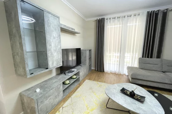 Shtepi me qera 2+1 ne Tirane - 800 Euro