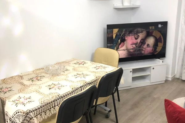 Shtepi me qera Apartament ne Tirane, 1+1, Mobilimi E mobiluar, Pagesa 750  Euro.