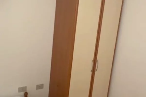 Shtepi me qera Apartament ne Tirane, 3+1, Mobilimi E mobiluar, Pagesa 800  Euro.