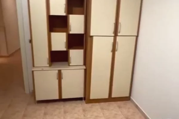 Shtepi me qera Apartament ne Tirane, 3+1, Mobilimi E mobiluar, Pagesa 800  Euro.