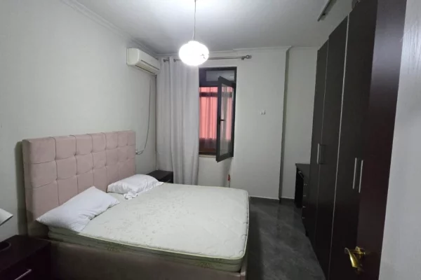 Shtepi me qera Apartament ne Tirane, 1+1, Mobilimi E mobiluar, Pagesa 50,000  Leke.