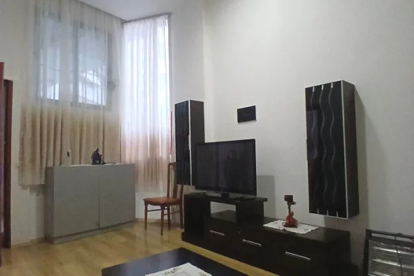 Shtepi me qera 1+1 ne Tirane - 350 Euro