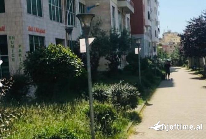 Shtepi me qera Apartament ne Tirane, 2+1, Mobilimi E mobiluar, Pagesa 70,000  Leke.