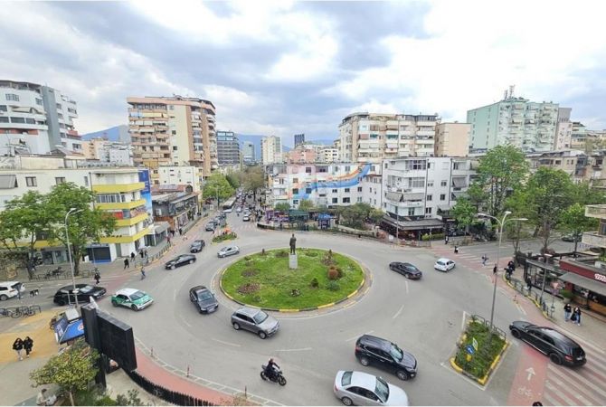 Ambient biznesi me qera 3+1 ne Tirane - 2,000 Euro