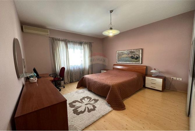 Shtepi me qera 2+1 ne Tirane - 650 Euro