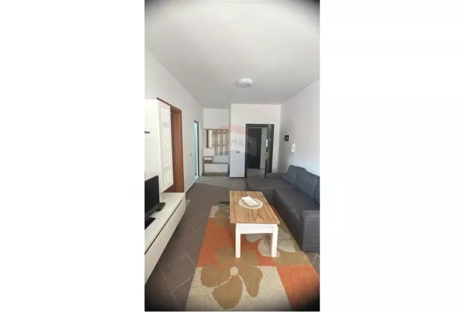 Shtepi me qera 2+1 ne Tirane - 430 Euro