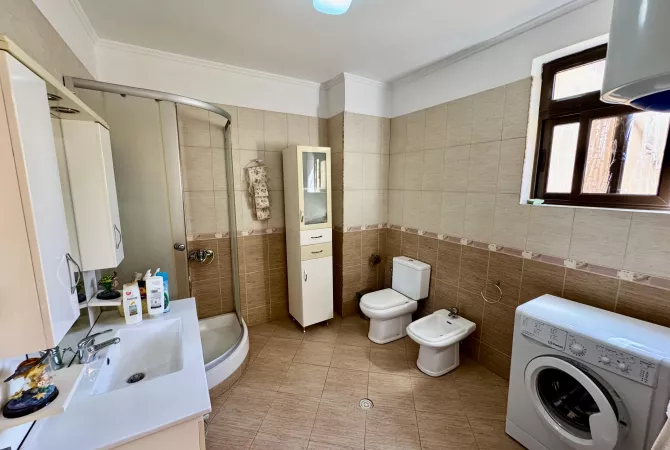 Shtepi me qera Apartament ne Tirane, 2+1, Mobilimi E mobiluar, Pagesa 500  Euro.