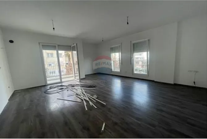Ambient biznesi me qera 3+1 ne Tirane - 500 Euro
