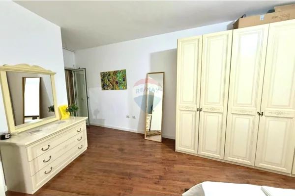 Shtepi me qera Apartament ne Tirane, 2+1, Mobilimi E mobiluar, Pagesa 550  Euro.