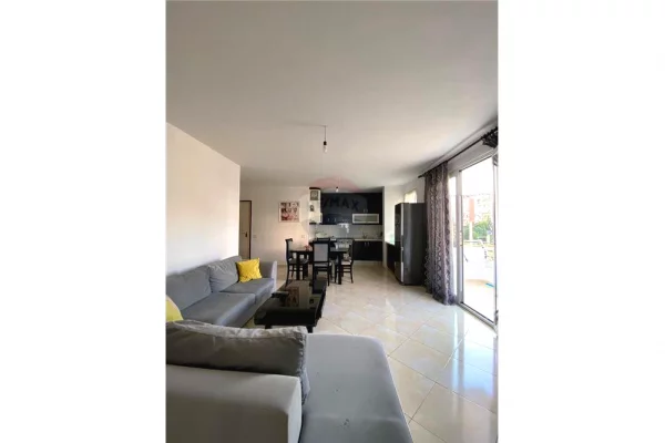 Shtepi me qera Duplex(shtepi me 2 kate) ne Tirane, 2+1, Mobilimi E mobiluar, Pagesa 600  Euro.