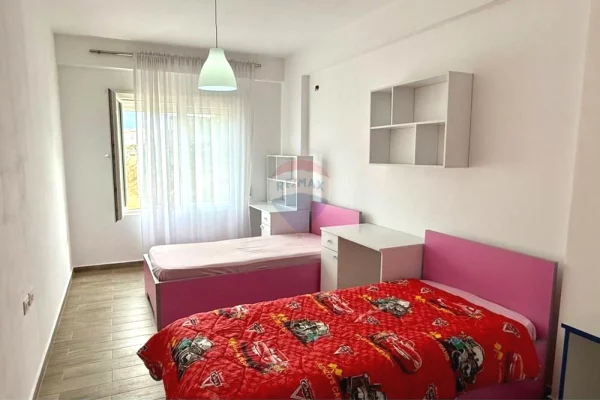 Shtepi me qera Duplex(shtepi me 2 kate) ne Tirane, 2+1, Mobilimi E mobiluar, Pagesa 600  Euro.