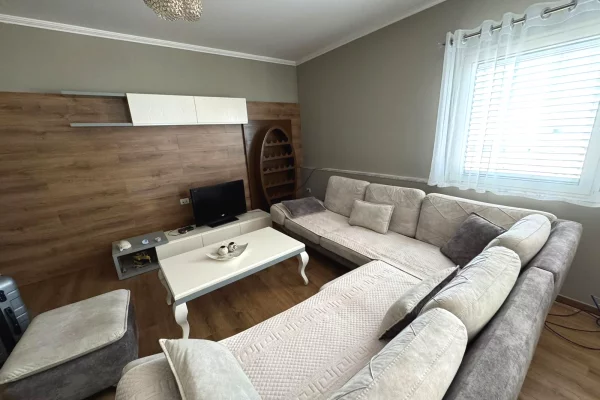 Shtepi me qera 2+1 ne Tirane - 650 Euro