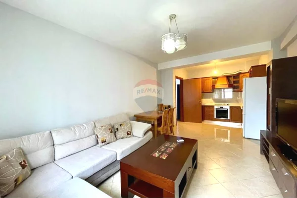 Shtepi me qera 2+1 ne Tirane - 700 Euro