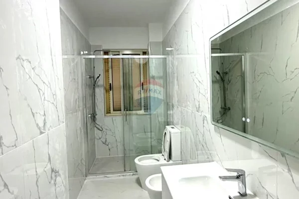 Appartamento in affitto a Tirana 2+1, Arredato