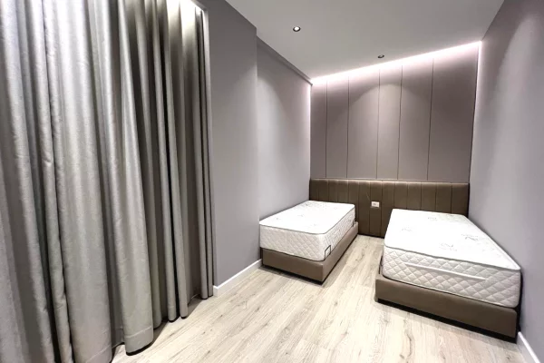 Shtepi me qera Apartament ne Tirane, 2+1, Mobilimi E mobiluar, Pagesa 1,000  Euro.