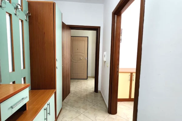Shtepi ne shitje Apartament ne Tirane, 1+1, Mobilimi E mobiluar, Pagesa 9,200,000  Leke.