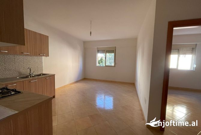 Shtepi ne shitje Apartament ne Durres, 1+1, Mobilimi Bosh, pa mobiluar, Pagesa 69,000  Euro.