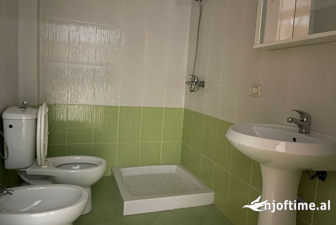 Shtepi ne shitje Apartament ne Durres, 1+1, Mobilimi Bosh, pa mobiluar, Pagesa 69,000  Euro.