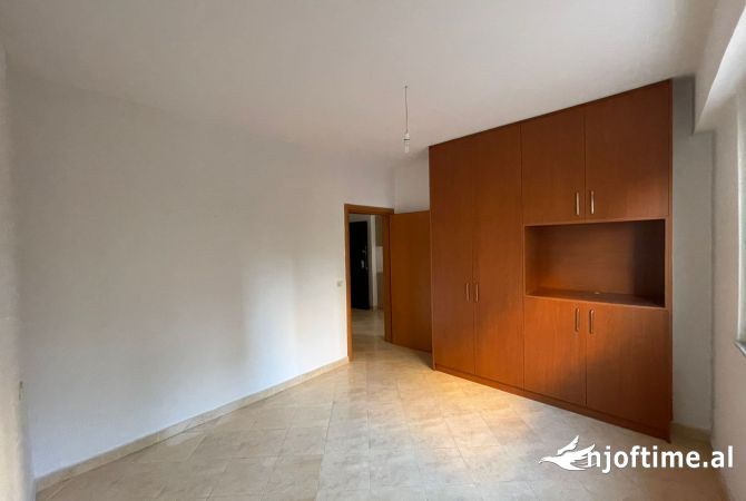 Shtepi ne shitje Apartament ne Durres, 1+1, Mobilimi Bosh, pa mobiluar, Pagesa 69,000  Euro.