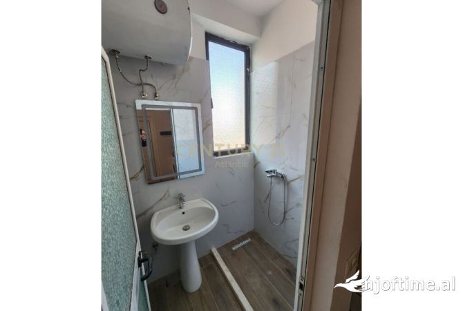 Shtepi ne shitje Apartament ne Durres, 1+1, Mobilimi E mobiluar, Pagesa 52,000  Euro.