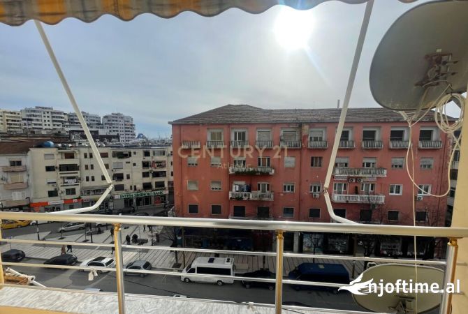 Shtepi ne shitje Apartament ne Durres, 3+1, Mobilimi E mobiluar, Pagesa 170,000  Euro.