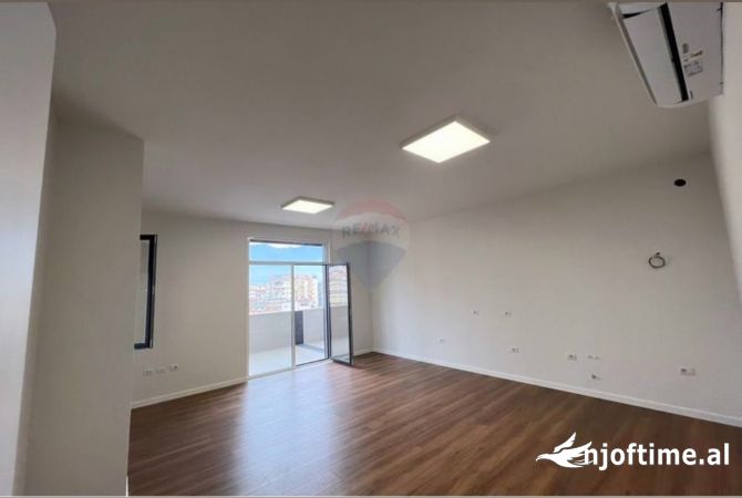 Ambient biznesi me qera 3+1 ne Tirane - 1,000 Euro