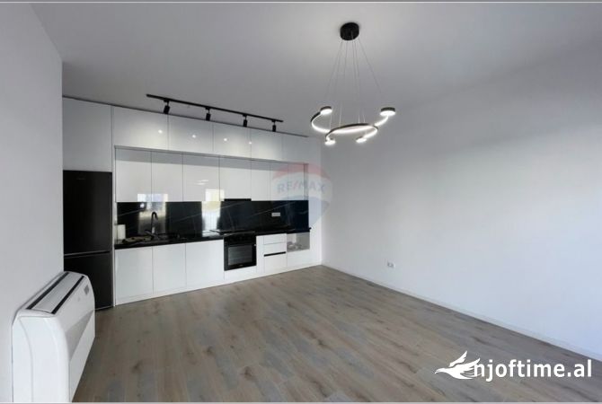 Ambient biznesi me qera 3+1 ne Tirane - 750 Euro