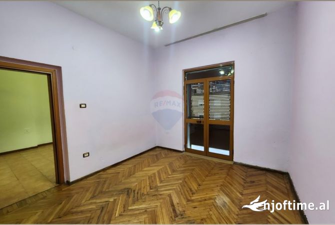Ambient biznesi me qera 3+1 ne Tirane - 700 Euro