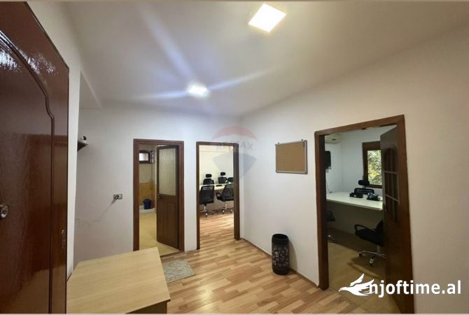 Ambient biznesi me qera 3+1 ne Tirane - 900 Euro
