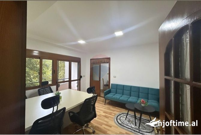 Ambient biznesi me qera 3+1 ne Tirane - 900 Euro