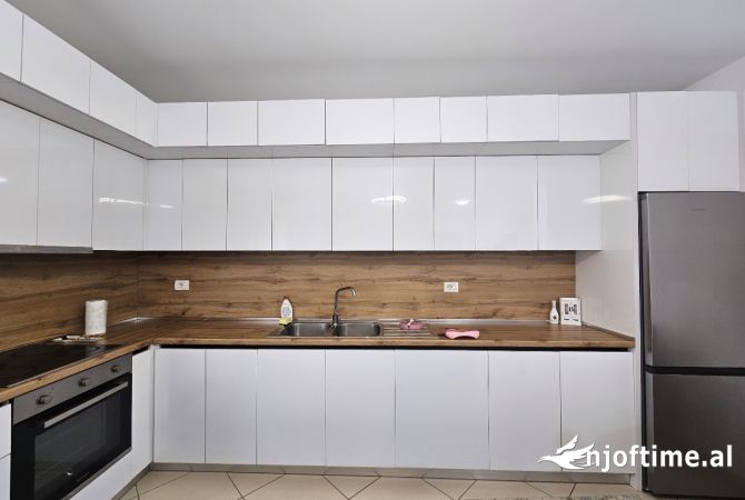 Shtepi me qera Apartament ne Tirane, 2+1, Mobilimi E mobiluar, Pagesa 800  Euro.