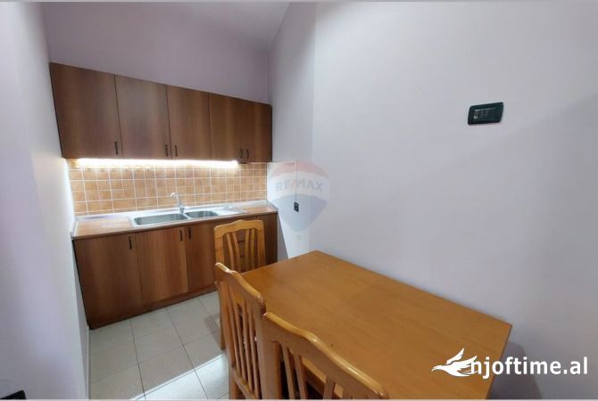 Shtepi me qera 2+1 ne Tirane - 50,000 Leke