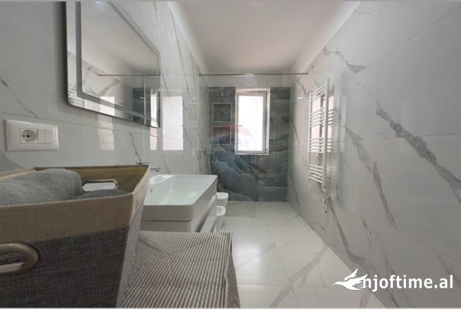 Shtepi me qera Apartament ne Tirane, 2+1, Mobilimi E mobiluar, Pagesa 800  Euro.