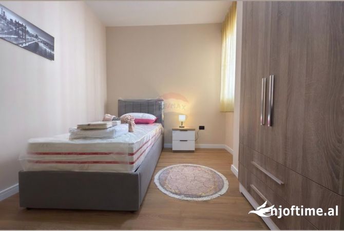 Shtepi me qera Apartament ne Tirane, 2+1, Mobilimi E mobiluar, Pagesa 800  Euro.