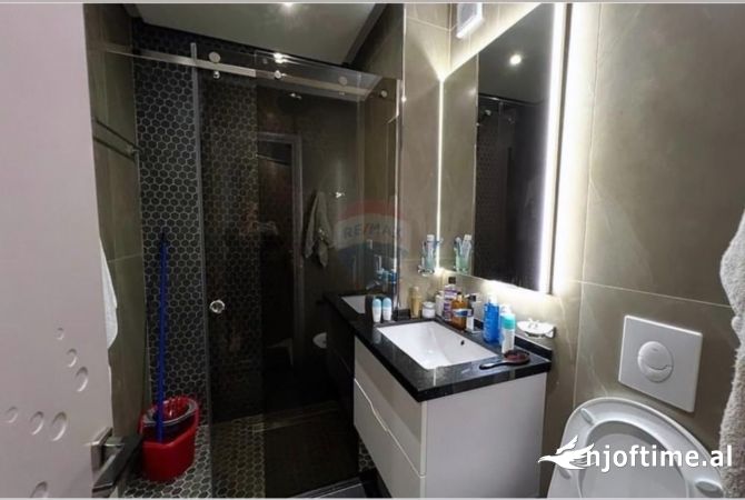 Shtepi me qera Apartament ne Tirane, 2+1, Mobilimi E mobiluar, Pagesa 1,000  Euro.