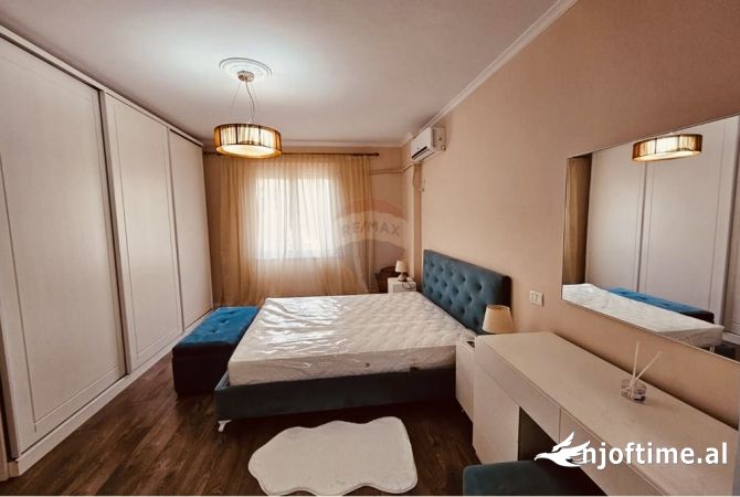 Shtepi me qera Apartament ne Tirane, 2+1, Mobilimi E mobiluar, Pagesa 1,200  Euro.