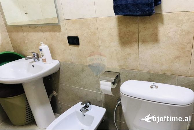 Shtepi me qera Apartament ne Tirane, 2+1, Mobilimi E mobiluar, Pagesa 750  Euro.