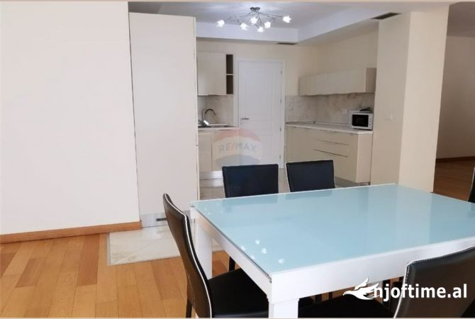Shtepi me qera 3+1 ne Tirane - 2,200 Euro