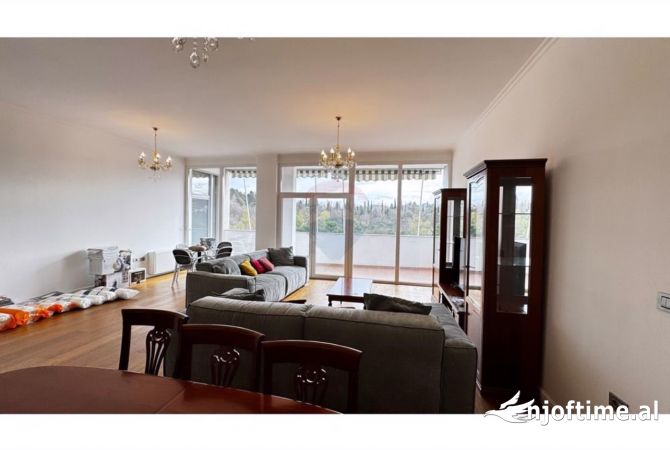 Shtepi me qera 4+1 ne Tirane - 2,300 Euro