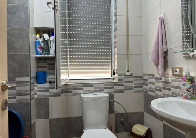 Shtepi ne shitje Apartament ne Tirane, 2+1, Mobilimi E mobiluar, Pagesa 140,000  Euro.