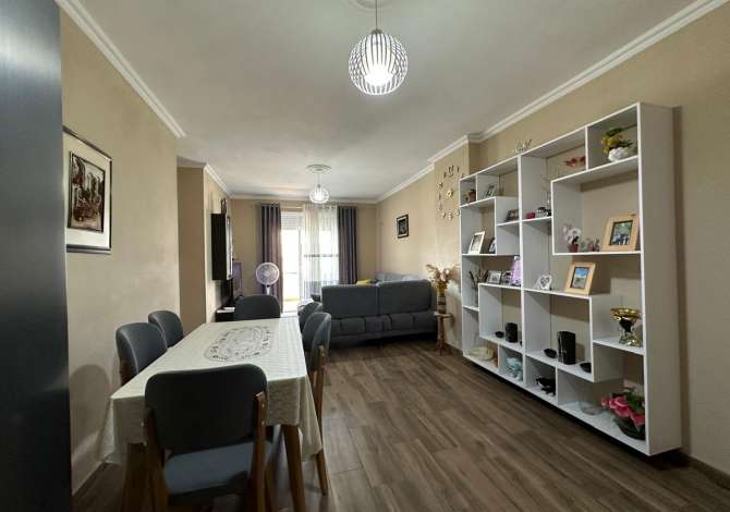 Shtepi ne shitje Apartament ne Tirane, 2+1, Mobilimi E mobiluar, Pagesa 140,000  Euro.